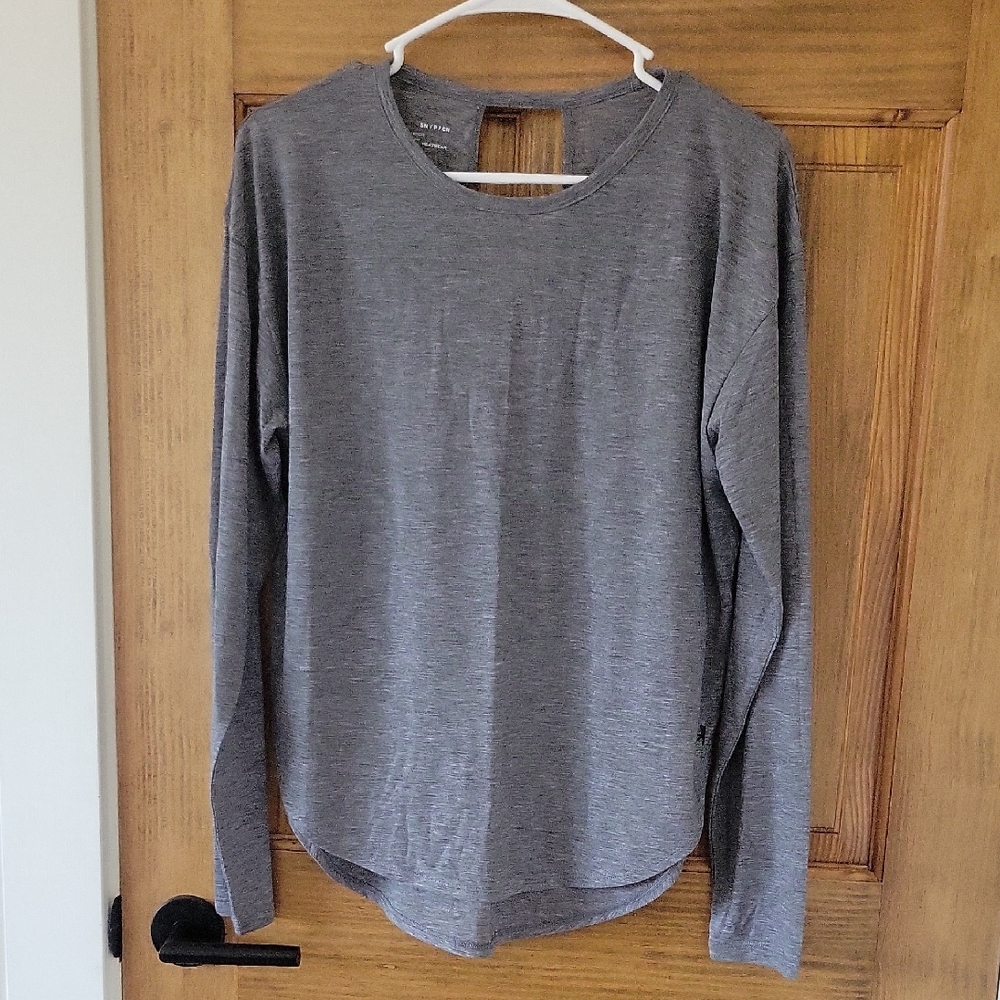 Under Armour Heathered Gray Long Sleeve Shirt